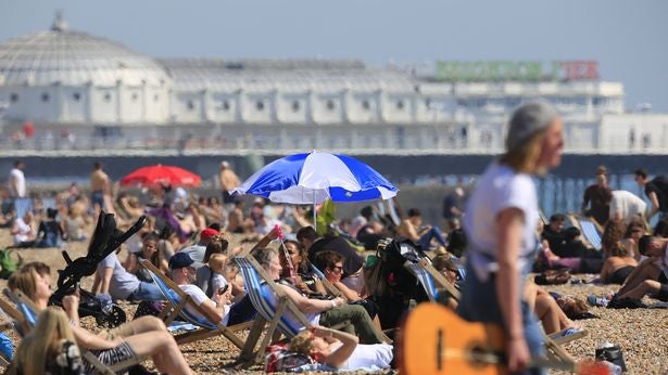 Imagem de Milhões de britânicos enfrentam temperaturas sem precedentes no país