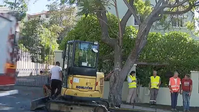 Imagem de Rotura na rede de esgotos na rua do Gorgulho está resolvida