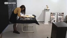 Imagem de Telma Henriques aposta no carvão não fixado para fazer arte e interagir com as pessoas