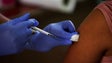 Reino Unido pondera vacinar crianças