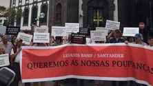 Imagem de Lesados do Banif manifestam-se no Dia de Portugal