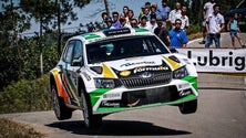 Skoda Fabia R5 a caminho do rali Municípios Santa Cruz – Machico