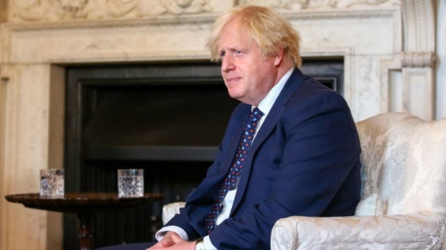 Imagem de Boris Johnson continua a aliviar medidas