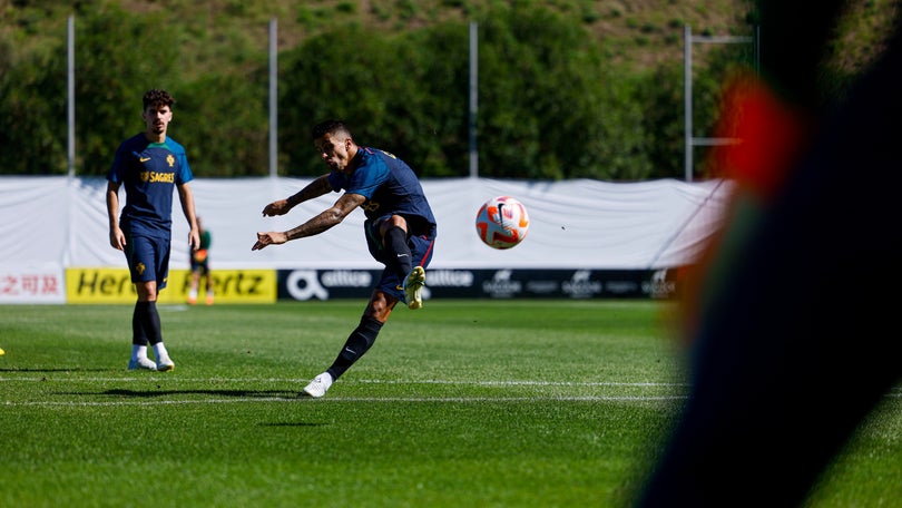 Cancelo, Nuno Mendes e Diogo Jota são novidades no «onze»