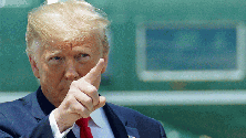 Imagem de Twitter assinala pela primeira vez texto de Donald Trump como notícia falsa