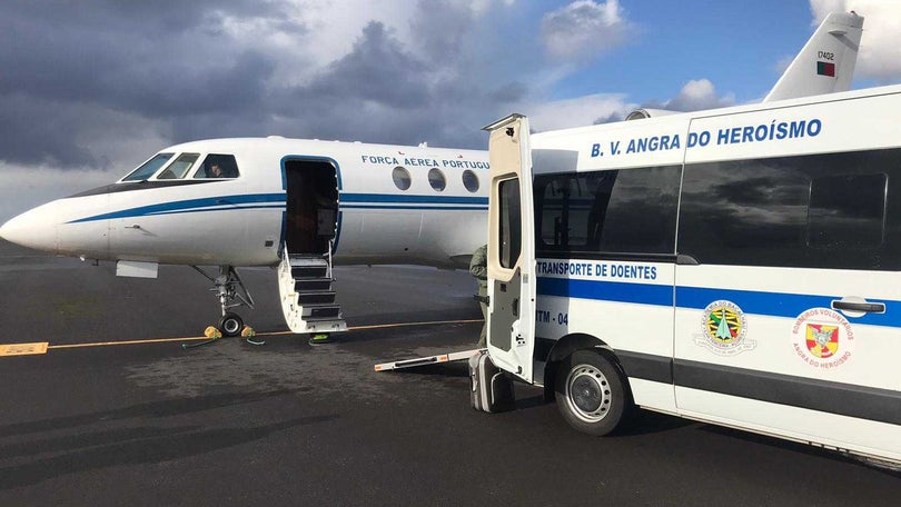 Imagem de Bebé recém-nascido transportado para Lisboa pela Força Aérea