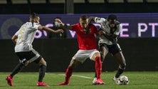 Imagem de Benfica empata em Faro