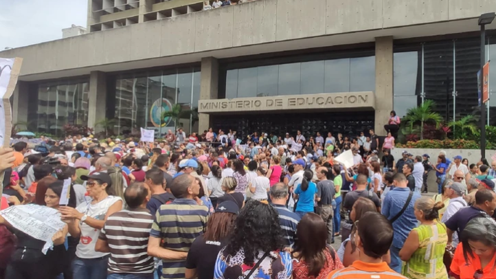 Venezuela: Professores protestam contra `salários de fome` e mau estado das escolas