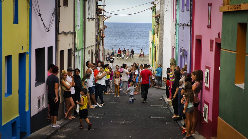 Imagem de Covid-19: Açores decreta cerca sanitária na freguesia de Rabo de Peixe, São Miguel