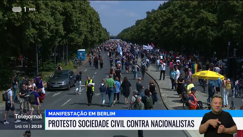 Milhares de pessoas juntaram-se em Berlim numa manifestação contra os nacionalistas