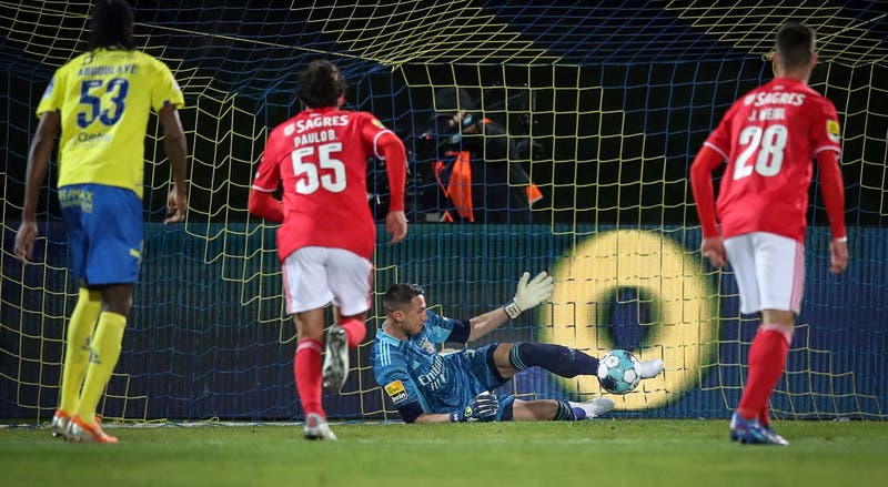 Benfica vence, mas não convence
