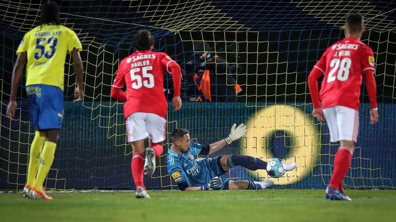 Benfica vence, mas não convence