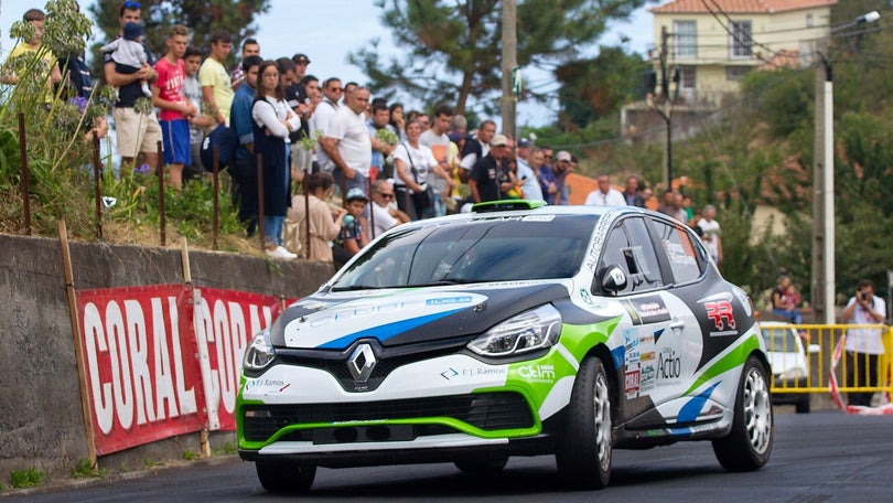 Imagem de Nuno Ferreira adquiriu Renault Clio R3T de Isabel Ramos para o campeonato da Madeira de Ralis