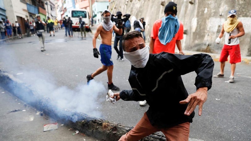 Protestos contra Maduro bloqueiam várias zonas de Caracas