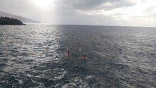 Imagem de Banhistas saúdam regresso ao mar no Funchal (Áudio)