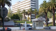 Imagem de Covid-19: Surto no hospital Egas Moniz infeta 11 profissionais e obriga a transferir doentes
