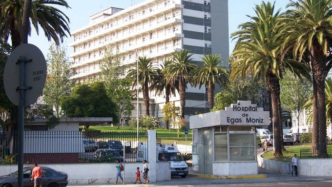 Imagem de Covid-19: Surto no hospital Egas Moniz infeta 11 profissionais e obriga a transferir doentes