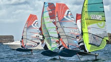 Imagem de Vento não ajuda o Azores Windsurf Foil Open Challenge (Vídeo)