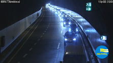 Imagem de Acidente entre mota e automóvel causa congestionamento no trânsito