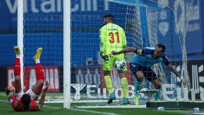 Marítimo afunda-se e ameaça o seu futuro