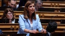 Imagem de Sara Madruga da Costa questiona República sobre fecho dos CTT na Calheta