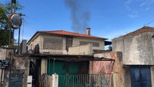 Imagem de Sem abrigo provoca incêndio em casa devoluta (vídeo)