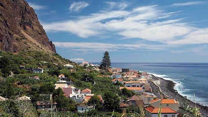 Capitania do Funchal resgata homem arrastado para o mar no Paul do Mar