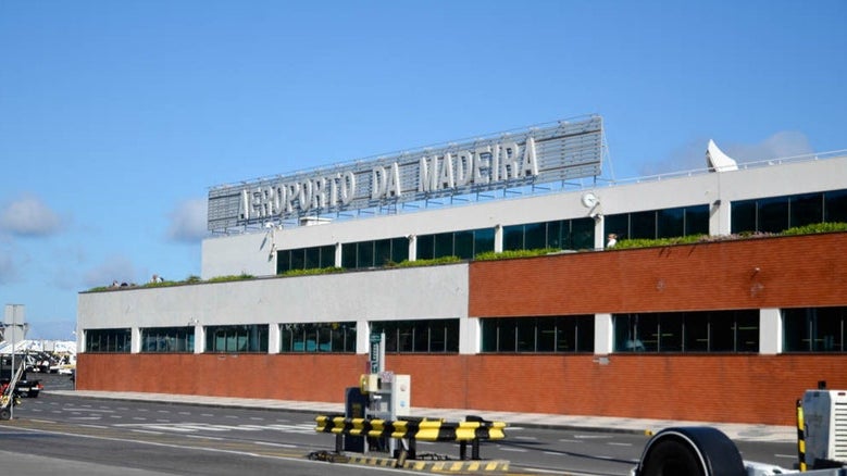 Imagem de Vento no Aeroporto da Madeira faz divergir aviões