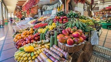Imagem de Câmara do Funchal leva produtos hortofrutícolas a casa de munícipes idosos (Vídeo)