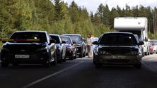 Imagem de Rússia admite fila de 2.300 carros que queriam atravessar para a Geórgia