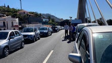 Imagem de Acidente no viaduto do Comboio interrompe trânsito na via rápida (vídeo)