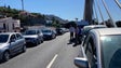 Imagem de Acidente no viaduto do Comboio interrompe trânsito na via rápida (vídeo)