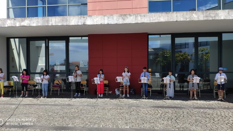 Imagem de Concerto com pintura ao vivo