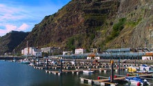 Cadáver do homem que caiu na Ponta do Pargo já chegou à marina da Calheta