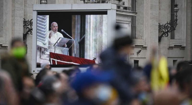 Papa critica cristãos que «rezam como papagaios»