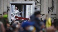 Imagem de Papa critica cristãos que «rezam como papagaios»