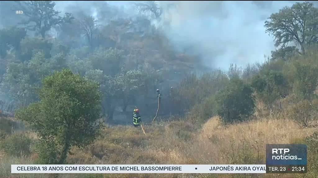 Imagem de Incêndio na zona de Loulé com duas frente ativas