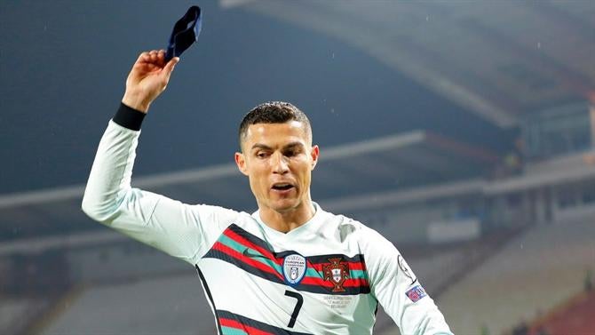 Imagem de Braçadeira de Ronaldo vai ser leiloada para ajudar bebé