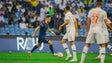 Imagem de Ronaldo assiste na vitória do Al Nassr