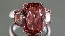 Imagem de Diamante rosa vendido por quase 60 milhões