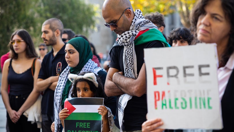Manifestação pela libertação da Palestina junta cerca de uma centena no Porto