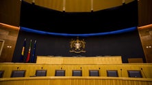 Imagem de Parlamento Regional faz minuto de silêncio pelas vítimas do acidente de autocarro