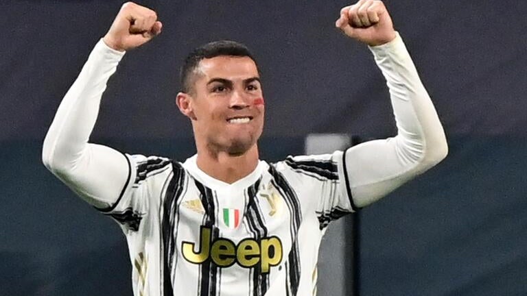 Cristiano Ronaldo ganha prémio `Golden Foot` 2020