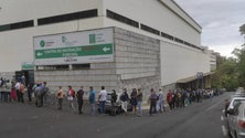 Imagem de Centro de vacinação registou longas filas (áudio)