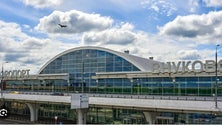 Imagem de Aeroportos de Moscovo suspendem voos após ataque de drone