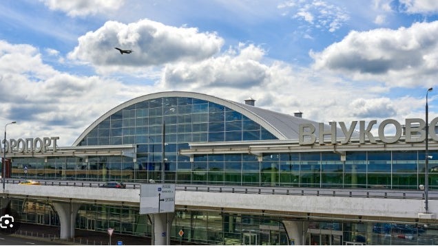 Imagem de Aeroportos de Moscovo suspendem voos após ataque de drone