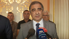 Imagem de Presidente do governo anuncia reunião com médicos (Vídeo)