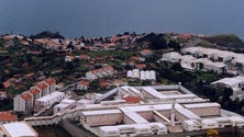 Imagem de Funchal alivia sobrelotação das cadeias do continente