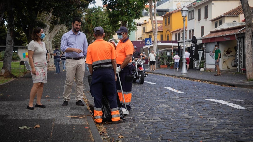 Imagem de Câmara Municipal lembra funchalenses que «Lixo no Chão, Não!»