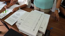 Imagem de Eleitores exercem o direito de voto com normalidade